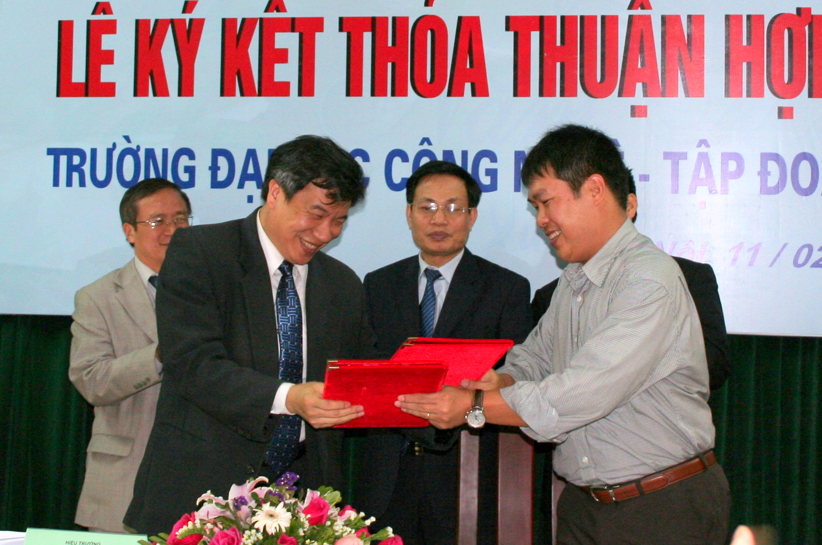 Thông cáo báo chí: Lễ ký kết thỏa thuận hợp tác Trường ĐH Công nghệ và Tập đoàn HiPT