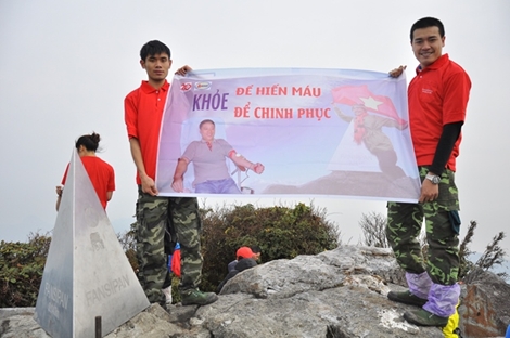 Gửi thông điệp hiến máu từ nóc nhà Đông Dương