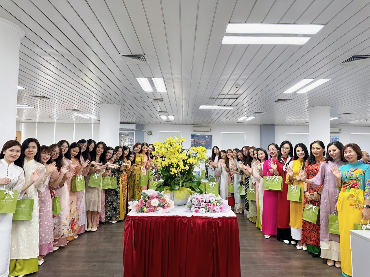 HIPT CHÚC MỪNG NGÀY PHỤ NỮ VIỆT NAM 20 THÁNG 10